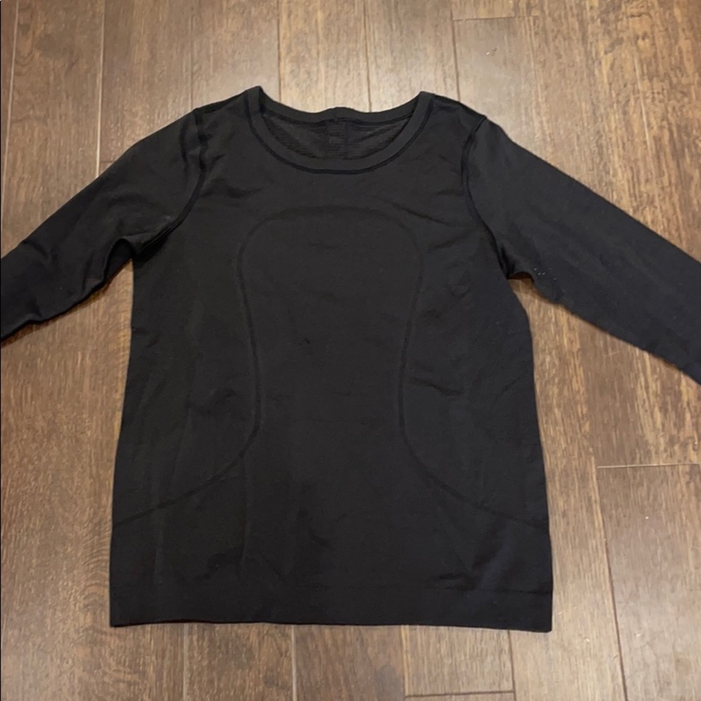 Lululemon swiftly breathe long sleeve size 6